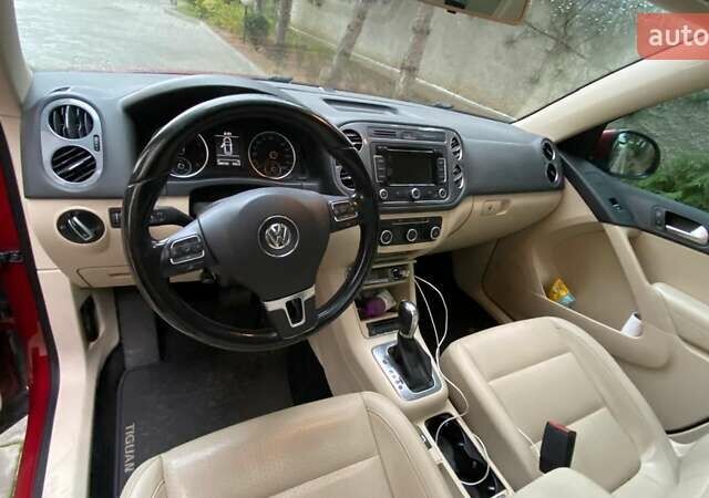 Красный Фольксваген Тигуан, объемом двигателя 1.98 л и пробегом 265 тыс. км за 10500 $, фото 6 на Automoto.ua