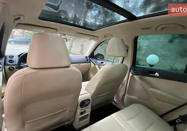 Красный Фольксваген Тигуан, объемом двигателя 1.98 л и пробегом 265 тыс. км за 10500 $, фото 10 на Automoto.ua