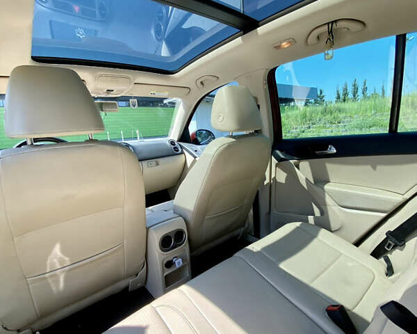 Красный Фольксваген Тигуан, объемом двигателя 1.98 л и пробегом 270 тыс. км за 10800 $, фото 6 на Automoto.ua