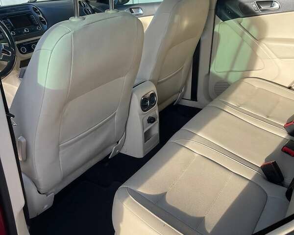 Красный Фольксваген Тигуан, объемом двигателя 1.98 л и пробегом 265 тыс. км за 9990 $, фото 13 на Automoto.ua