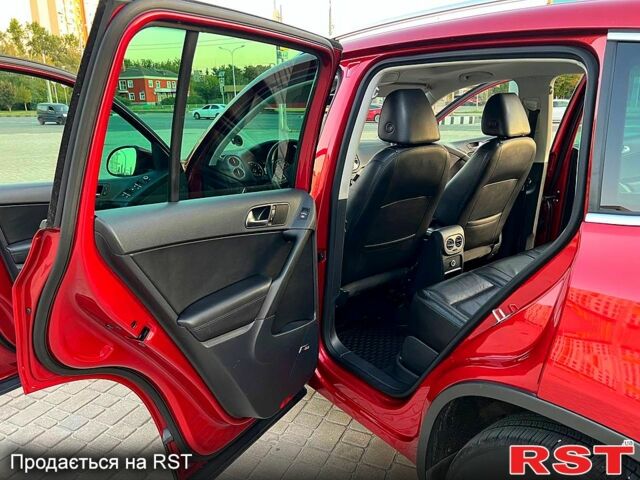 Красный Фольксваген Тигуан, объемом двигателя 2 л и пробегом 205 тыс. км за 13800 $, фото 11 на Automoto.ua