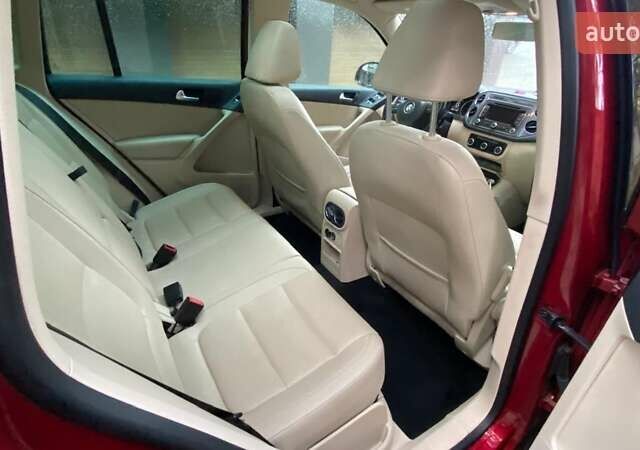 Красный Фольксваген Тигуан, объемом двигателя 1.98 л и пробегом 265 тыс. км за 10500 $, фото 1 на Automoto.ua