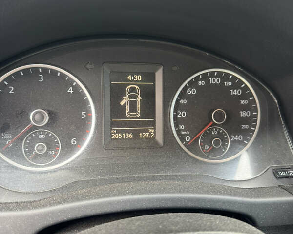 Красный Фольксваген Тигуан, объемом двигателя 1.97 л и пробегом 205 тыс. км за 12500 $, фото 8 на Automoto.ua