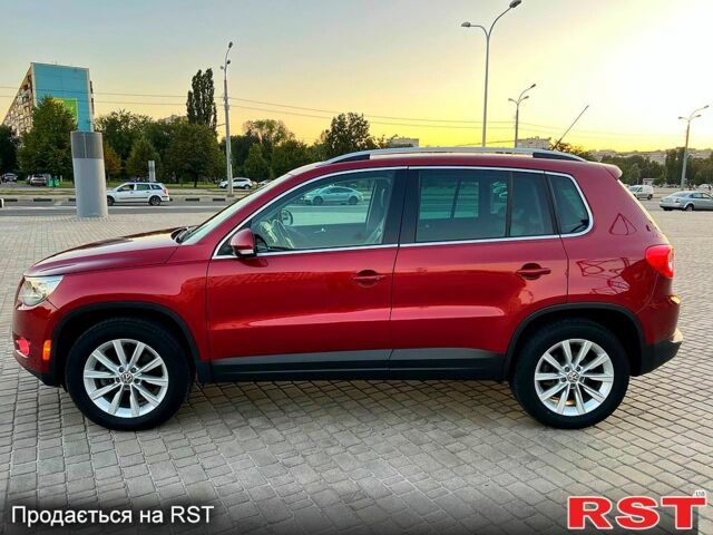 Красный Фольксваген Тигуан, объемом двигателя 2 л и пробегом 205 тыс. км за 13800 $, фото 3 на Automoto.ua