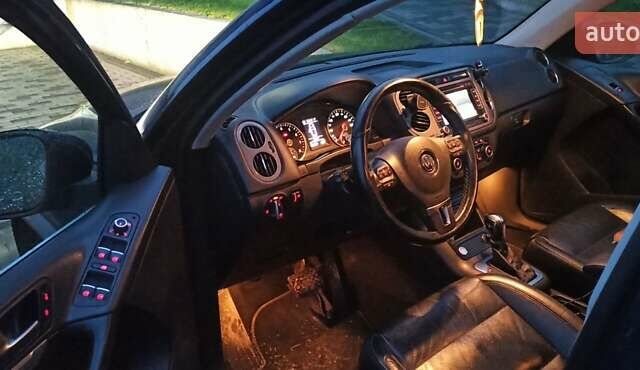 Червоний Фольксваген Тігуан, об'ємом двигуна 1.98 л та пробігом 182 тис. км за 12000 $, фото 16 на Automoto.ua