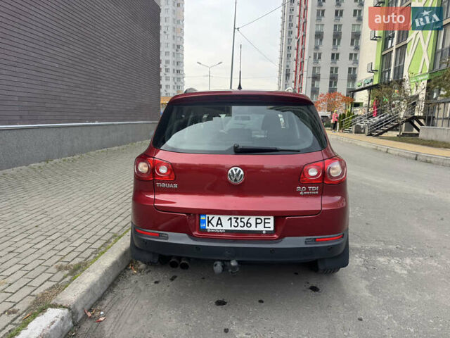 Красный Фольксваген Тигуан, объемом двигателя 1.97 л и пробегом 205 тыс. км за 12500 $, фото 4 на Automoto.ua