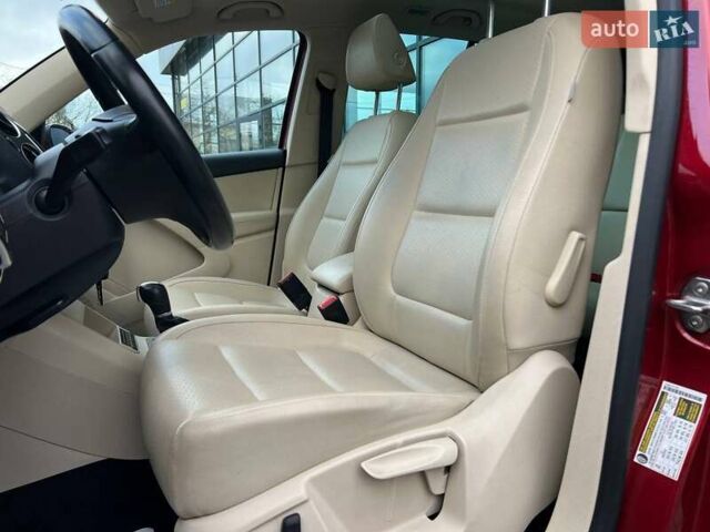 Красный Фольксваген Тигуан, объемом двигателя 1.98 л и пробегом 120 тыс. км за 11800 $, фото 9 на Automoto.ua