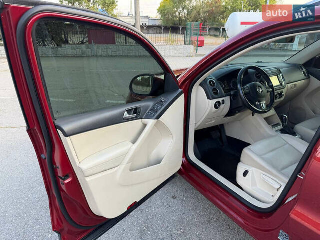 Красный Фольксваген Тигуан, объемом двигателя 1.98 л и пробегом 181 тыс. км за 12200 $, фото 9 на Automoto.ua