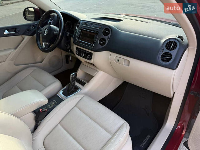 Красный Фольксваген Тигуан, объемом двигателя 1.98 л и пробегом 181 тыс. км за 12200 $, фото 15 на Automoto.ua