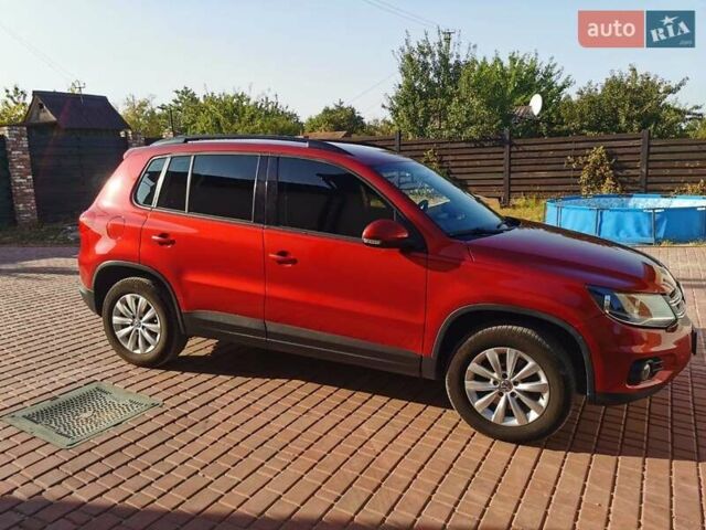 Красный Фольксваген Тигуан, объемом двигателя 1.99 л и пробегом 260 тыс. км за 13000 $, фото 3 на Automoto.ua
