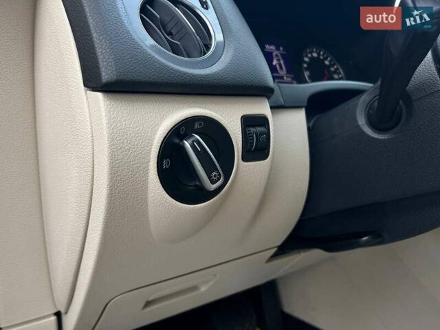 Красный Фольксваген Тигуан, объемом двигателя 1.98 л и пробегом 120 тыс. км за 11800 $, фото 18 на Automoto.ua