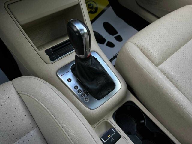 Червоний Фольксваген Тігуан, об'ємом двигуна 2 л та пробігом 120 тис. км за 11800 $, фото 20 на Automoto.ua