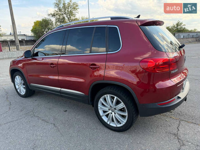 Красный Фольксваген Тигуан, объемом двигателя 1.98 л и пробегом 181 тыс. км за 12200 $, фото 4 на Automoto.ua