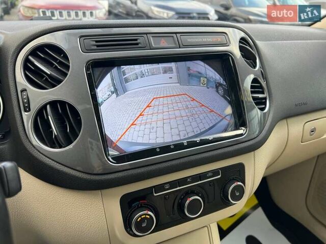 Красный Фольксваген Тигуан, объемом двигателя 1.98 л и пробегом 120 тыс. км за 11800 $, фото 19 на Automoto.ua