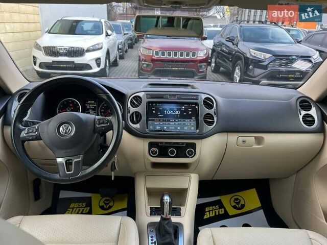 Красный Фольксваген Тигуан, объемом двигателя 1.98 л и пробегом 120 тыс. км за 11800 $, фото 12 на Automoto.ua