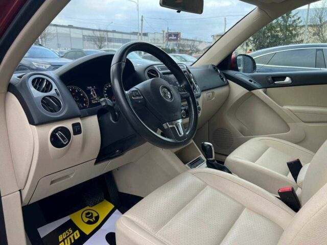 Червоний Фольксваген Тігуан, об'ємом двигуна 2 л та пробігом 120 тис. км за 11800 $, фото 10 на Automoto.ua