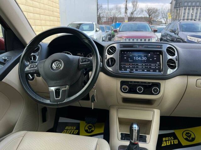 Червоний Фольксваген Тігуан, об'ємом двигуна 2 л та пробігом 120 тис. км за 11800 $, фото 13 на Automoto.ua