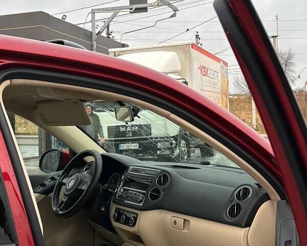 Красный Фольксваген Тигуан, объемом двигателя 2 л и пробегом 198 тыс. км за 8999 $, фото 12 на Automoto.ua