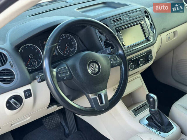 Красный Фольксваген Тигуан, объемом двигателя 1.98 л и пробегом 181 тыс. км за 12200 $, фото 12 на Automoto.ua