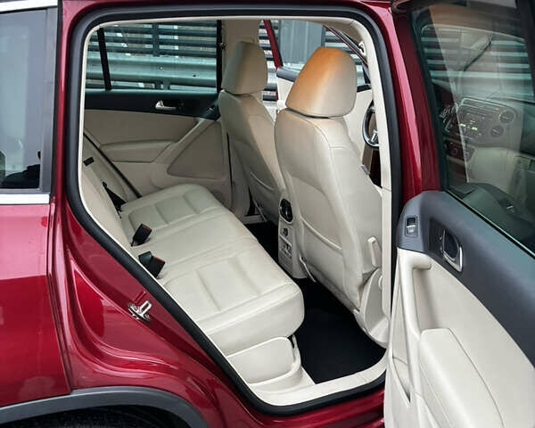 Красный Фольксваген Тигуан, объемом двигателя 1.98 л и пробегом 224 тыс. км за 11500 $, фото 8 на Automoto.ua