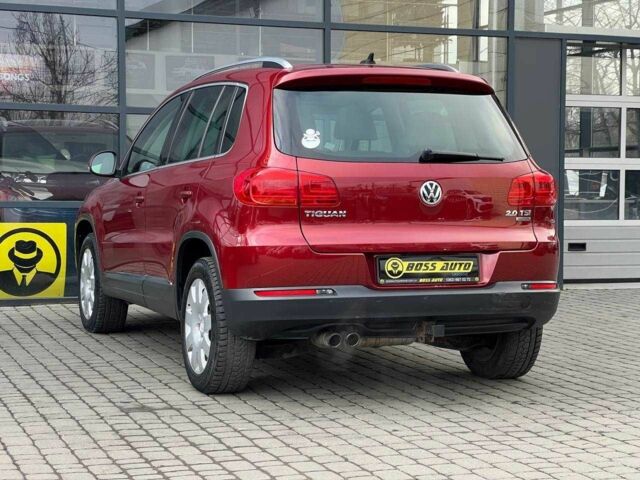 Червоний Фольксваген Тігуан, об'ємом двигуна 2 л та пробігом 120 тис. км за 11800 $, фото 4 на Automoto.ua