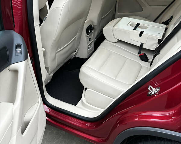 Красный Фольксваген Тигуан, объемом двигателя 1.98 л и пробегом 224 тыс. км за 11500 $, фото 10 на Automoto.ua