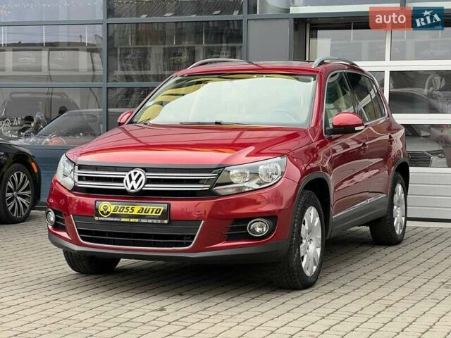 Красный Фольксваген Тигуан, объемом двигателя 1.98 л и пробегом 120 тыс. км за 11800 $, фото 2 на Automoto.ua