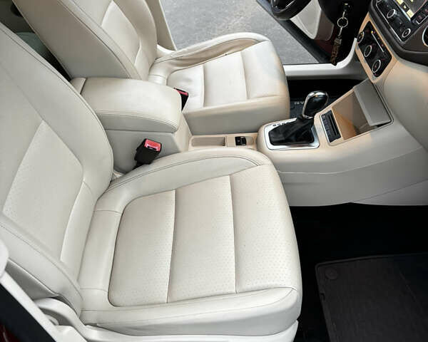 Красный Фольксваген Тигуан, объемом двигателя 1.98 л и пробегом 224 тыс. км за 11500 $, фото 7 на Automoto.ua