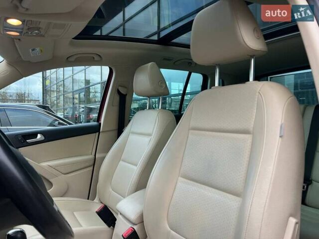 Красный Фольксваген Тигуан, объемом двигателя 1.98 л и пробегом 120 тыс. км за 11800 $, фото 11 на Automoto.ua