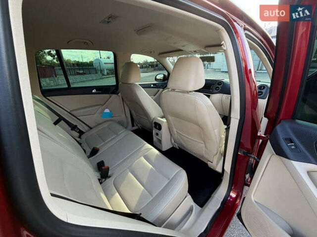 Красный Фольксваген Тигуан, объемом двигателя 1.98 л и пробегом 181 тыс. км за 12200 $, фото 18 на Automoto.ua