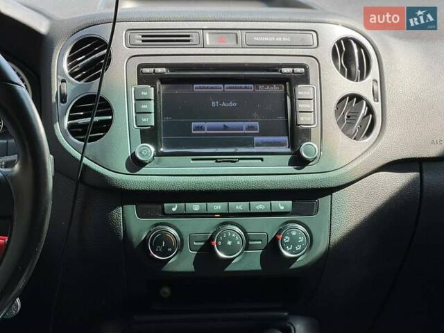 Червоний Фольксваген Тігуан, об'ємом двигуна 2 л та пробігом 91 тис. км за 13500 $, фото 8 на Automoto.ua