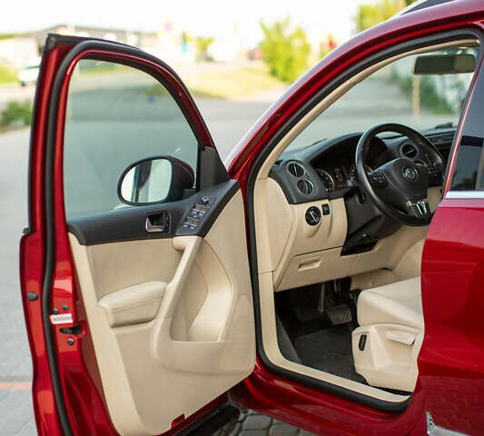 Красный Фольксваген Тигуан, объемом двигателя 1.98 л и пробегом 159 тыс. км за 13300 $, фото 15 на Automoto.ua