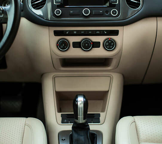 Красный Фольксваген Тигуан, объемом двигателя 1.98 л и пробегом 159 тыс. км за 13300 $, фото 30 на Automoto.ua