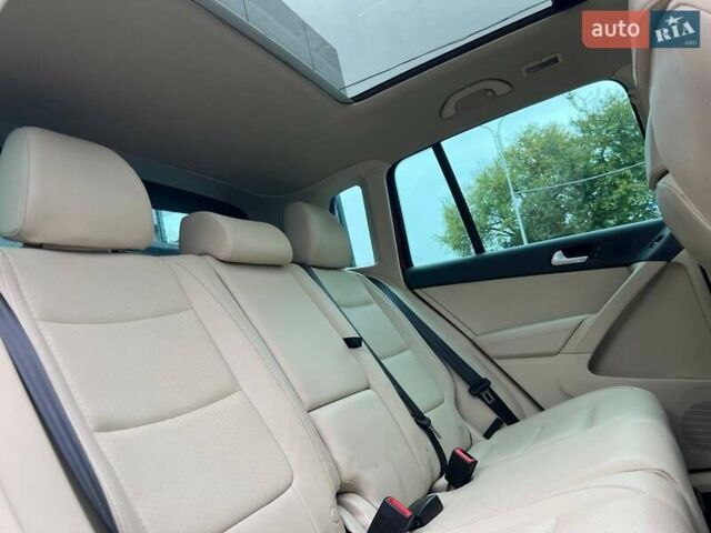 Красный Фольксваген Тигуан, объемом двигателя 1.98 л и пробегом 175 тыс. км за 13800 $, фото 8 на Automoto.ua