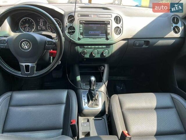 Червоний Фольксваген Тігуан, об'ємом двигуна 2 л та пробігом 91 тис. км за 13500 $, фото 7 на Automoto.ua
