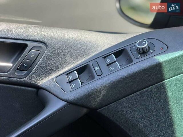 Червоний Фольксваген Тігуан, об'ємом двигуна 2 л та пробігом 91 тис. км за 13500 $, фото 13 на Automoto.ua