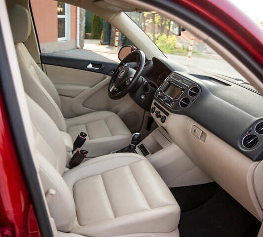 Красный Фольксваген Тигуан, объемом двигателя 1.98 л и пробегом 159 тыс. км за 13300 $, фото 21 на Automoto.ua