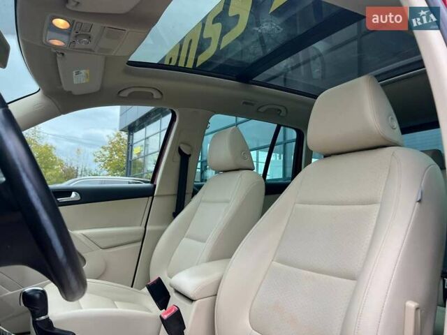 Красный Фольксваген Тигуан, объемом двигателя 1.98 л и пробегом 175 тыс. км за 13800 $, фото 19 на Automoto.ua