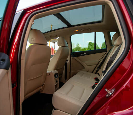 Красный Фольксваген Тигуан, объемом двигателя 1.98 л и пробегом 159 тыс. км за 13300 $, фото 17 на Automoto.ua