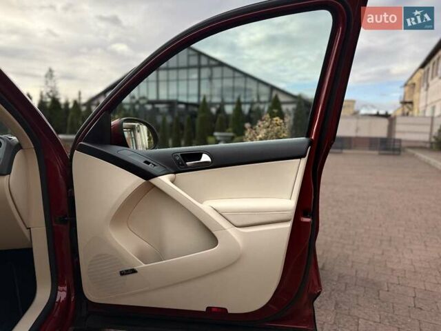 Красный Фольксваген Тигуан, объемом двигателя 1.98 л и пробегом 181 тыс. км за 13499 $, фото 69 на Automoto.ua