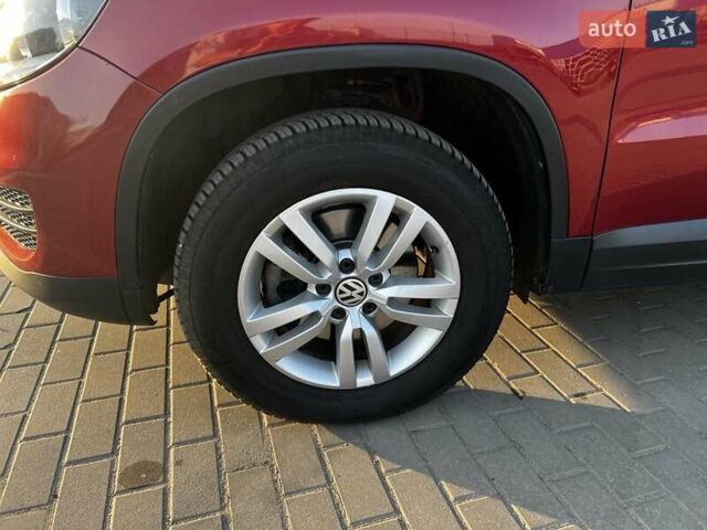 Красный Фольксваген Тигуан, объемом двигателя 1.98 л и пробегом 91 тыс. км за 13000 $, фото 6 на Automoto.ua