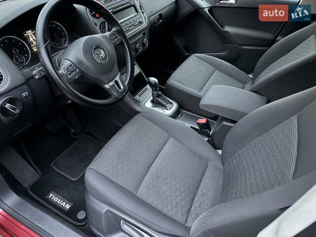 Красный Фольксваген Тигуан, объемом двигателя 1.98 л и пробегом 160 тыс. км за 12000 $, фото 9 на Automoto.ua