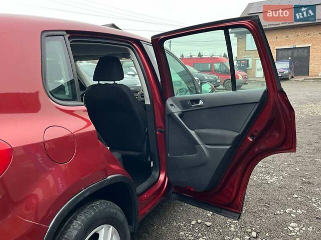 Червоний Фольксваген Тігуан, об'ємом двигуна 2 л та пробігом 142 тис. км за 7900 $, фото 23 на Automoto.ua