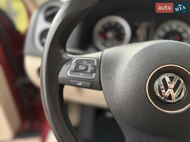 Красный Фольксваген Тигуан, объемом двигателя 1.98 л и пробегом 181 тыс. км за 13499 $, фото 51 на Automoto.ua