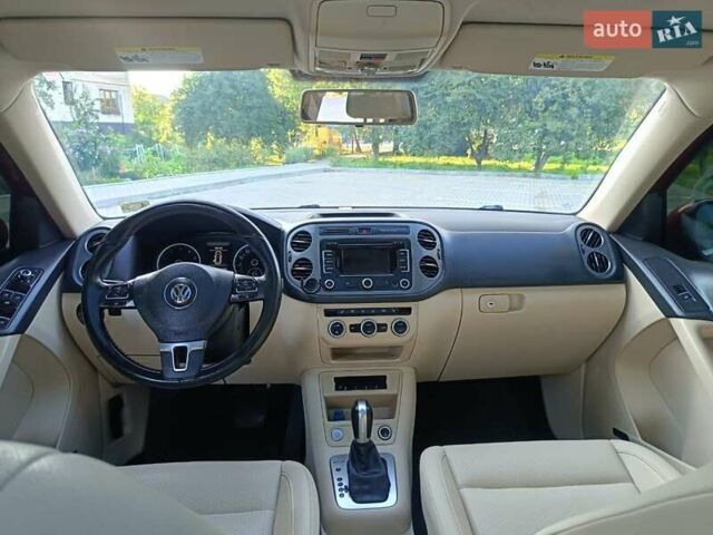 Красный Фольксваген Тигуан, объемом двигателя 2 л и пробегом 177 тыс. км за 12700 $, фото 2 на Automoto.ua