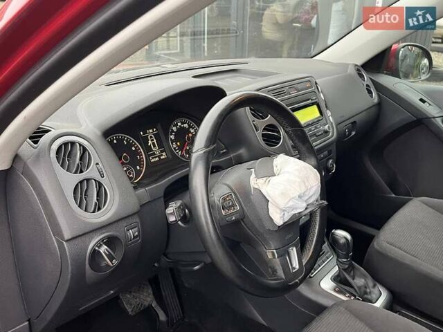 Червоний Фольксваген Тігуан, об'ємом двигуна 2 л та пробігом 142 тис. км за 7900 $, фото 16 на Automoto.ua