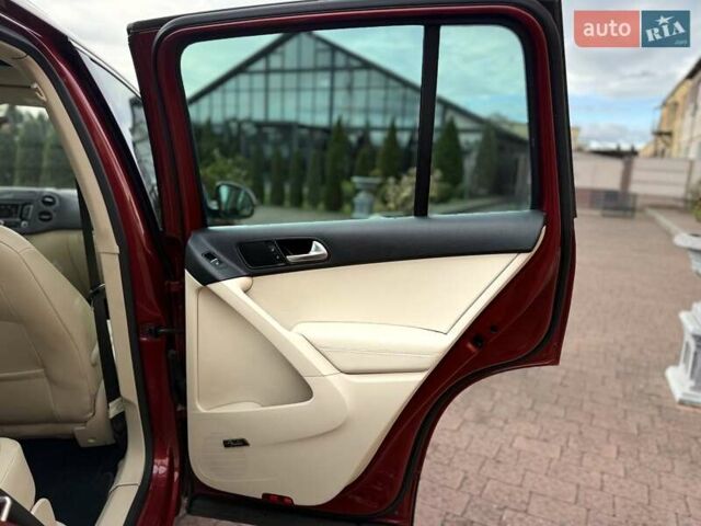 Красный Фольксваген Тигуан, объемом двигателя 1.98 л и пробегом 181 тыс. км за 13499 $, фото 75 на Automoto.ua