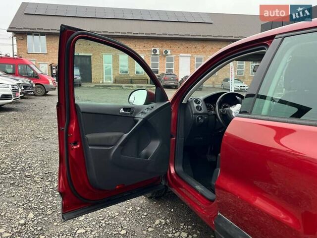 Червоний Фольксваген Тігуан, об'ємом двигуна 2 л та пробігом 142 тис. км за 7900 $, фото 5 на Automoto.ua