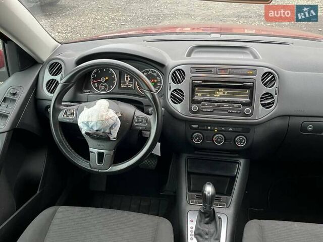 Червоний Фольксваген Тігуан, об'ємом двигуна 2 л та пробігом 142 тис. км за 7900 $, фото 26 на Automoto.ua