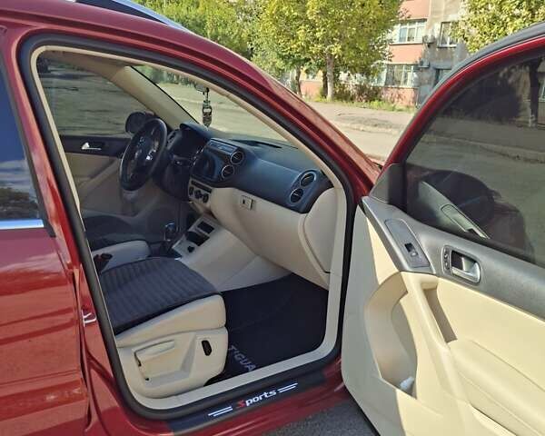 Красный Фольксваген Тигуан, объемом двигателя 1.98 л и пробегом 161 тыс. км за 14900 $, фото 5 на Automoto.ua